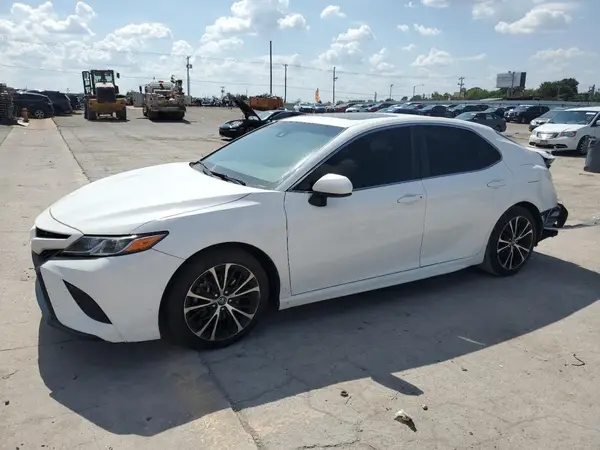 4T1B11HK0JU500246 2018 TOYOTA CAMRY - Image 1