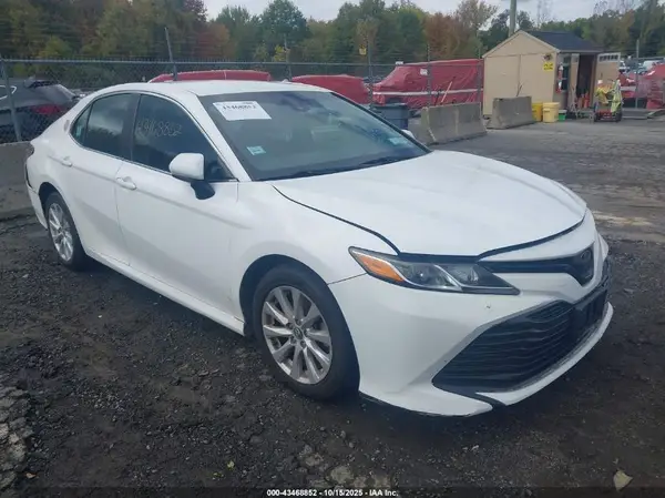 4T1B11HK0JU502238 2018 TOYOTA CAMRY - Image 1