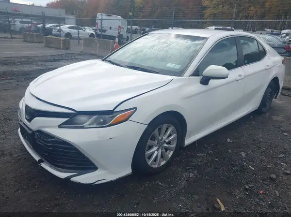 4T1B11HK0JU502238 2018 TOYOTA CAMRY - Image 2