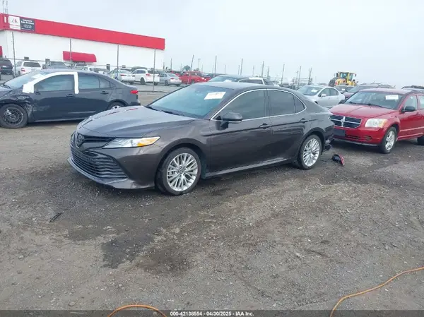 4T1B11HK0JU502398 2018 TOYOTA CAMRY - Image 2