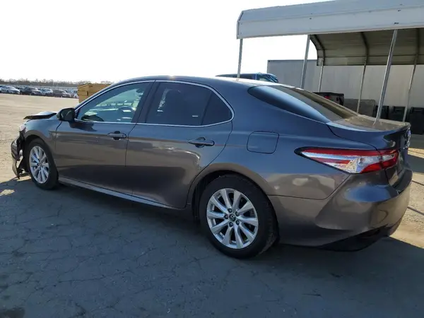 4T1B11HK0JU503972 2018 TOYOTA CAMRY - Image 2