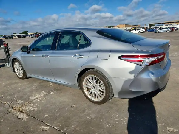 4T1B11HK0JU504541 2018 TOYOTA CAMRY - Image 2