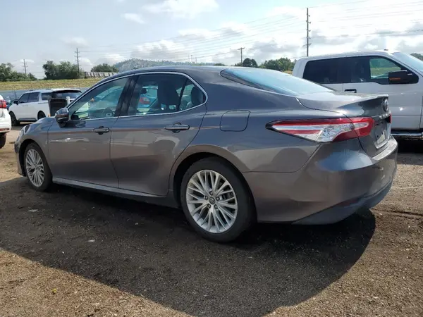4T1B11HK0JU505169 2018 TOYOTA CAMRY - Image 2