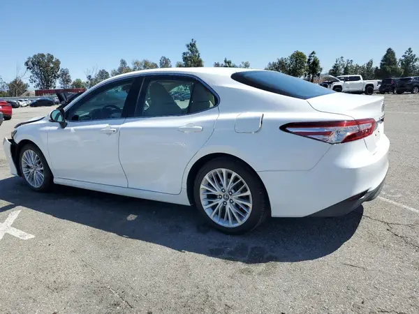 4T1B11HK0JU506595 2018 TOYOTA CAMRY - Image 2