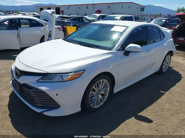 4T1B11HK0JU507455 2018 TOYOTA CAMRY - Image 2