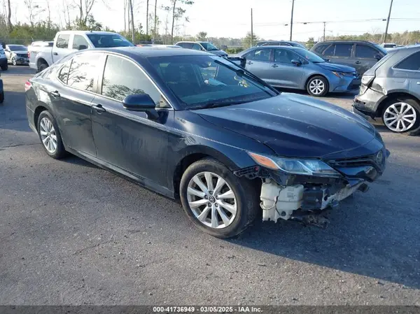 4T1B11HK0JU509187 2018 TOYOTA CAMRY - Image 1