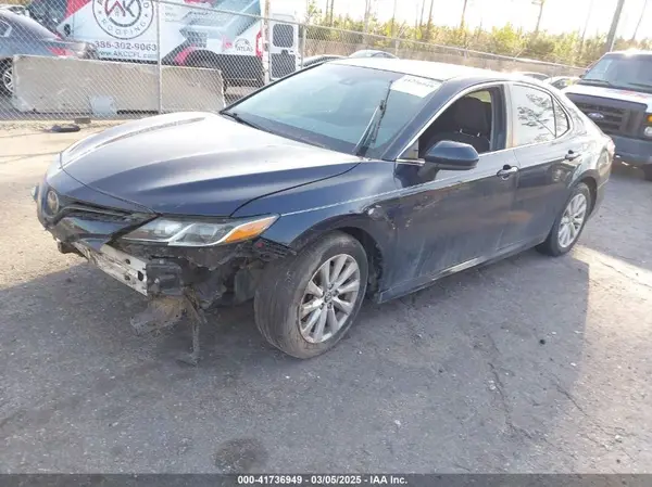 4T1B11HK0JU509187 2018 TOYOTA CAMRY - Image 2