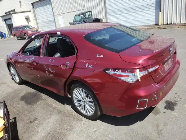 4T1B11HK0JU509450 2018 TOYOTA CAMRY - Image 2