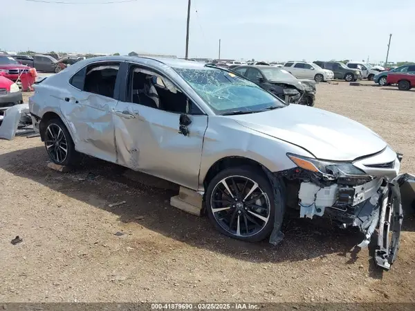 4T1B11HK0JU509545 2018 TOYOTA CAMRY - Image 1