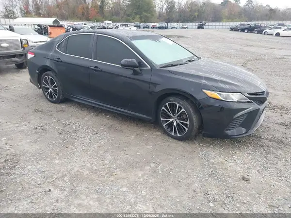 4T1B11HK0JU509559 2018 TOYOTA CAMRY - Image 1