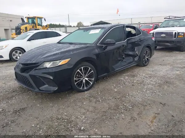 4T1B11HK0JU509559 2018 TOYOTA CAMRY - Image 2