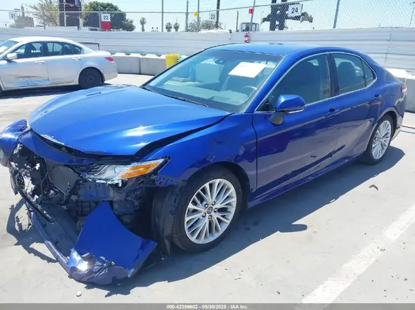 4T1B11HK0JU509853 2018 TOYOTA CAMRY - Image 2