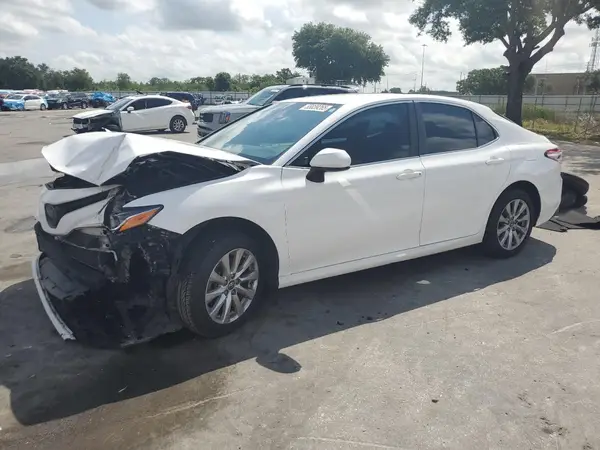4T1B11HK0JU512400 2018 TOYOTA CAMRY - Image 1
