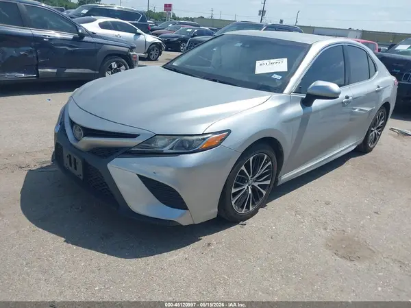 4T1B11HK0JU518181 2018 TOYOTA CAMRY - Image 2