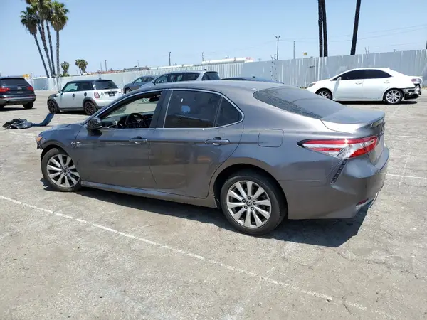 4T1B11HK0JU518553 2018 TOYOTA CAMRY - Image 2
