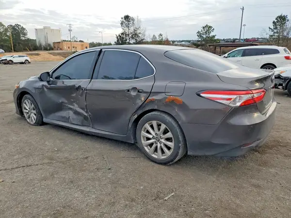 4T1B11HK0JU518875 2018 TOYOTA CAMRY - Image 2
