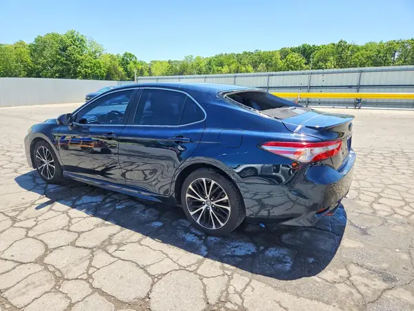 4T1B11HK0JU520190 2018 TOYOTA CAMRY - Image 2