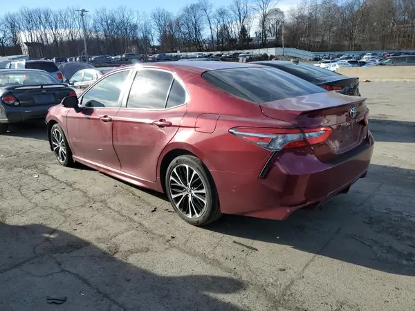 4T1B11HK0JU520366 2018 TOYOTA CAMRY - Image 2