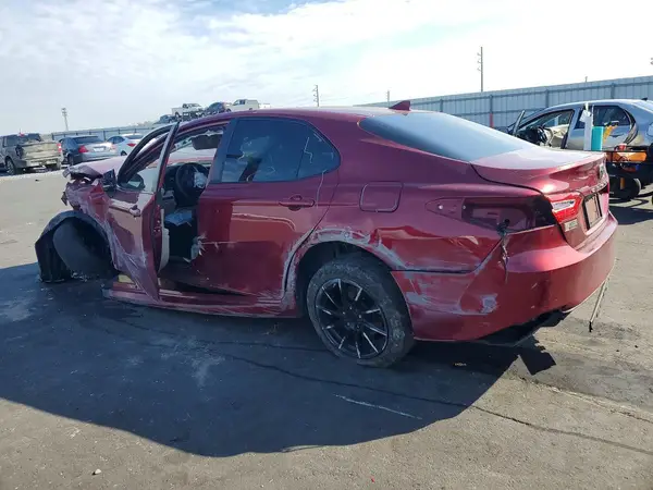 4T1B11HK0JU521047 2018 TOYOTA CAMRY - Image 2