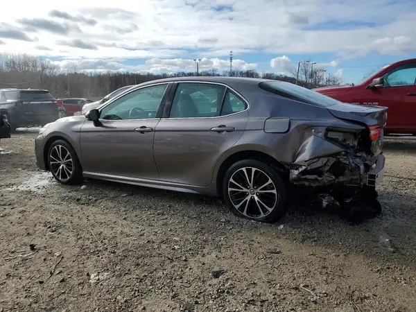 4T1B11HK0JU521064 2018 TOYOTA CAMRY - Image 2
