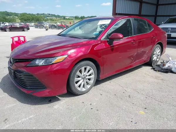 4T1B11HK0JU523932 2018 TOYOTA CAMRY - Image 2
