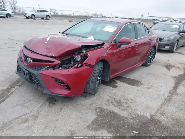 4T1B11HK0JU525048 2018 TOYOTA CAMRY - Image 2