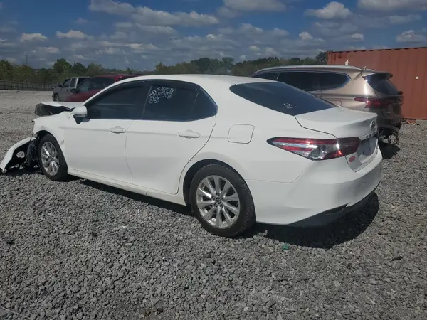 4T1B11HK0JU525132 2018 TOYOTA CAMRY - Image 2