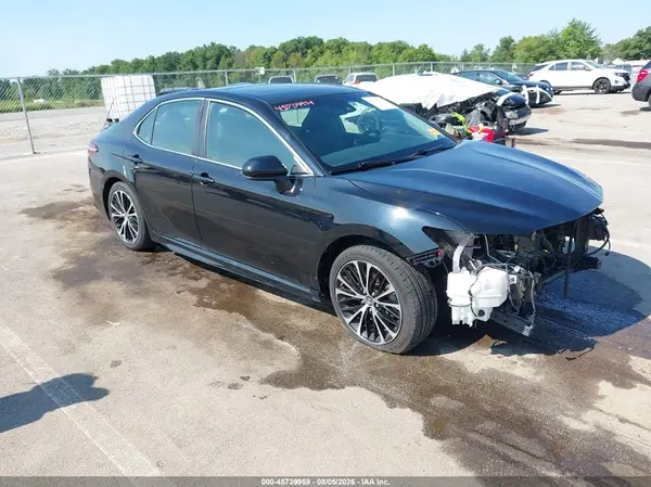 4T1B11HK0JU526376 2018 TOYOTA CAMRY - Image 1