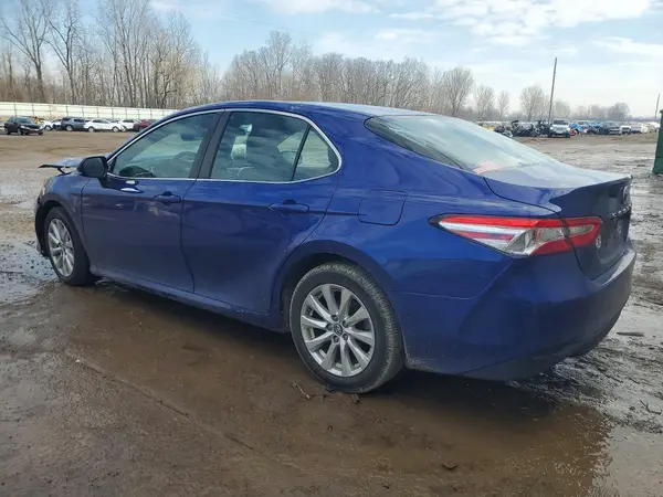 4T1B11HK0JU526605 2018 TOYOTA CAMRY - Image 2