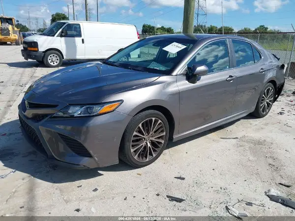 4T1B11HK0JU527138 2018 TOYOTA CAMRY - Image 2