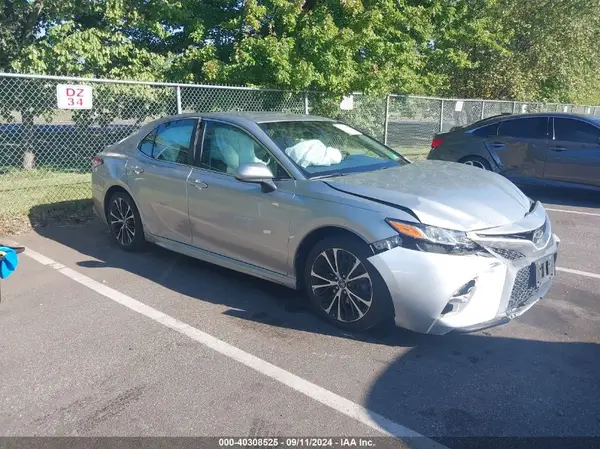 4T1B11HK0JU527348 2018 TOYOTA CAMRY - Image 1