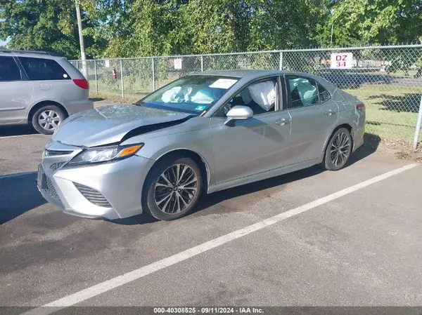 4T1B11HK0JU527348 2018 TOYOTA CAMRY - Image 2