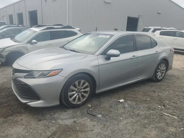 4T1B11HK0JU527480 2018 TOYOTA CAMRY - Image 1
