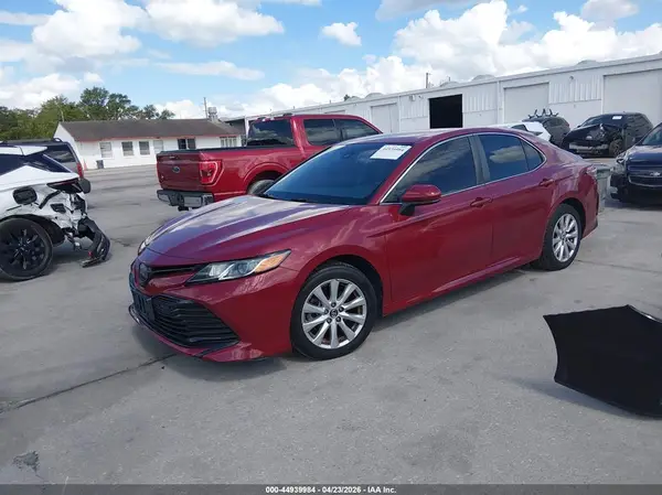 4T1B11HK0JU527852 2018 TOYOTA CAMRY - Image 2