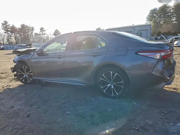 4T1B11HK0JU529486 2018 TOYOTA CAMRY - Image 2