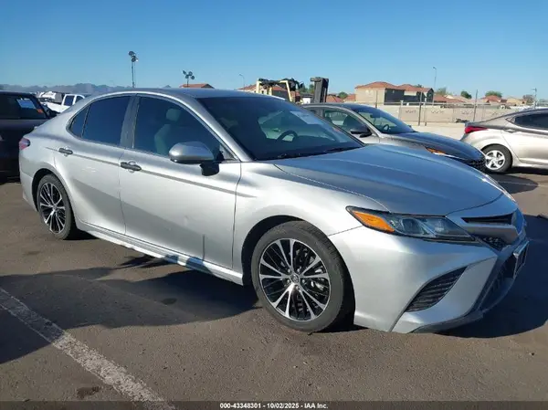 4T1B11HK0JU531268 2018 TOYOTA CAMRY - Image 1