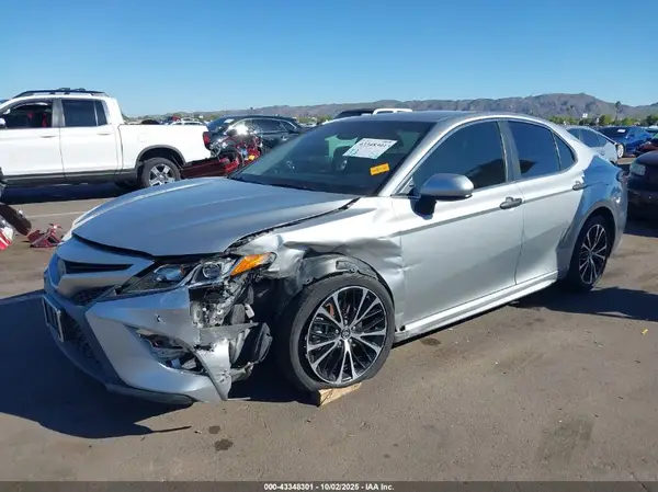 4T1B11HK0JU531268 2018 TOYOTA CAMRY - Image 2