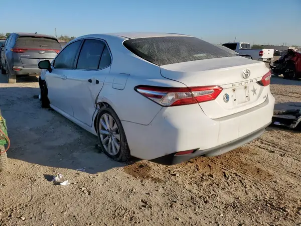 4T1B11HK0JU531688 2018 TOYOTA CAMRY - Image 2
