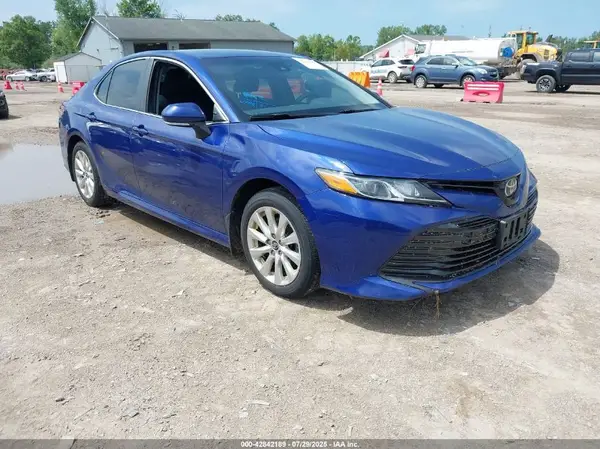 4T1B11HK0JU533294 2018 TOYOTA CAMRY - Image 1