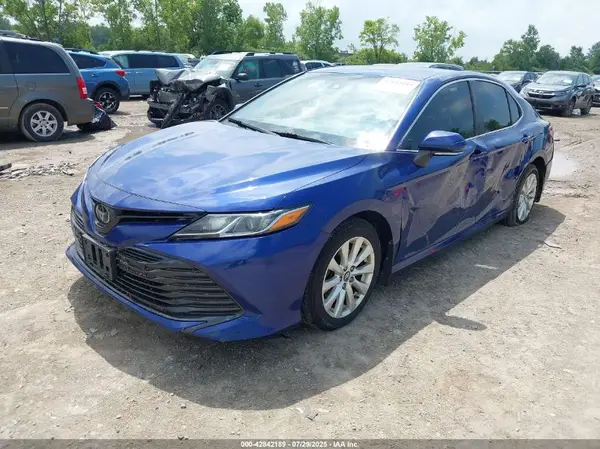4T1B11HK0JU533294 2018 TOYOTA CAMRY - Image 2