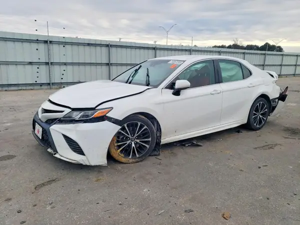 4T1B11HK0JU533571 2018 TOYOTA CAMRY - Image 1