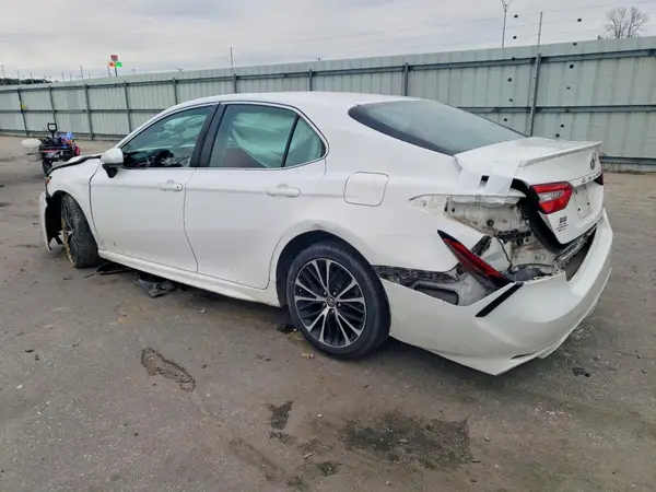 4T1B11HK0JU533571 2018 TOYOTA CAMRY - Image 2