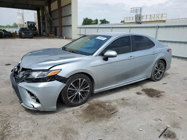 4T1B11HK0JU533764 2018 TOYOTA CAMRY - Image 1