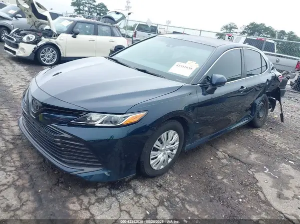 4T1B11HK0JU534154 2018 TOYOTA CAMRY - Image 2