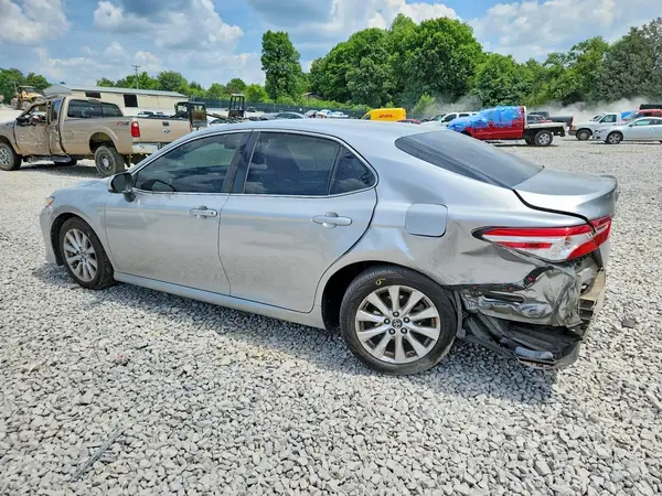 4T1B11HK0JU535997 2018 TOYOTA CAMRY - Image 2