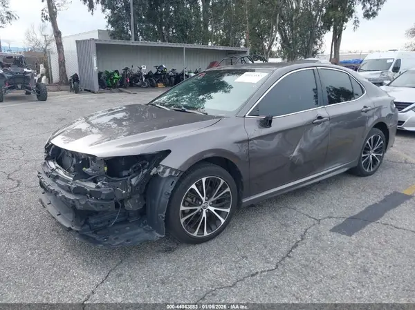 4T1B11HK0JU536471 2018 TOYOTA CAMRY - Image 2
