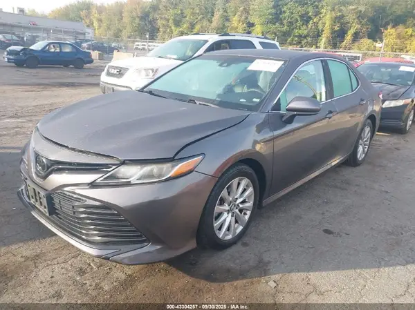 4T1B11HK0JU537152 2018 TOYOTA CAMRY - Image 2