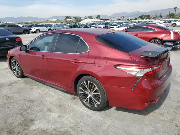 4T1B11HK0JU537362 2018 TOYOTA CAMRY - Image 2
