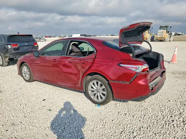 4T1B11HK0JU538639 2018 TOYOTA CAMRY - Image 2