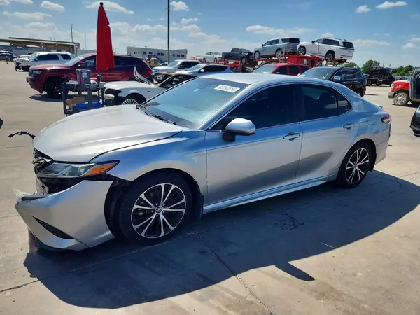 4T1B11HK0JU538768 2018 TOYOTA CAMRY - Image 1